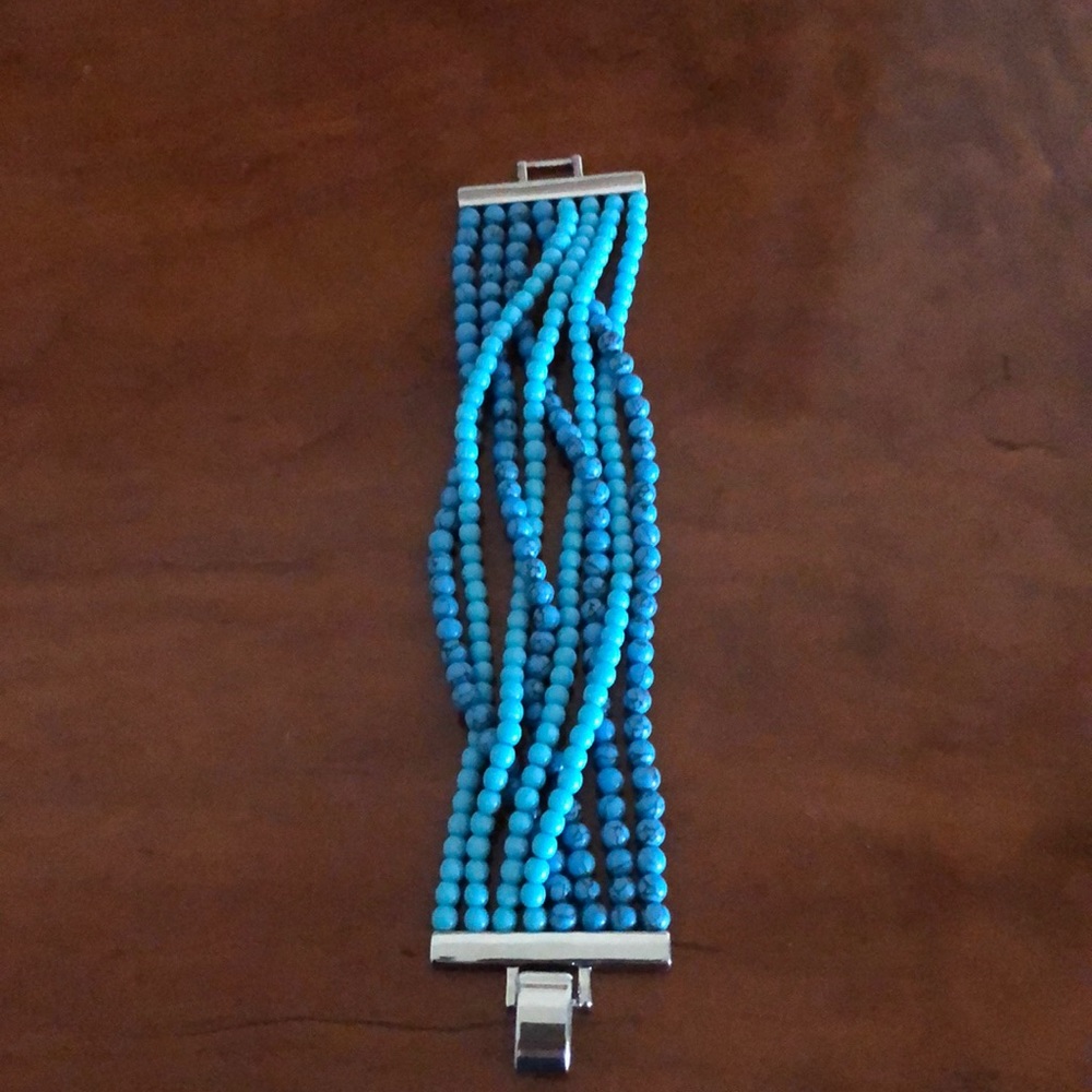 Turquoise bead bracelet.